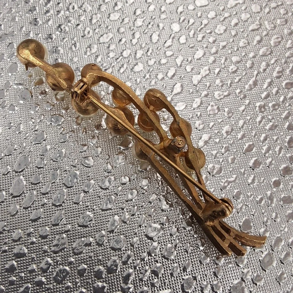 Vintage MCM Large Faux‎ Pearl Brooch Pin Gold Tone Textured Floral Statement